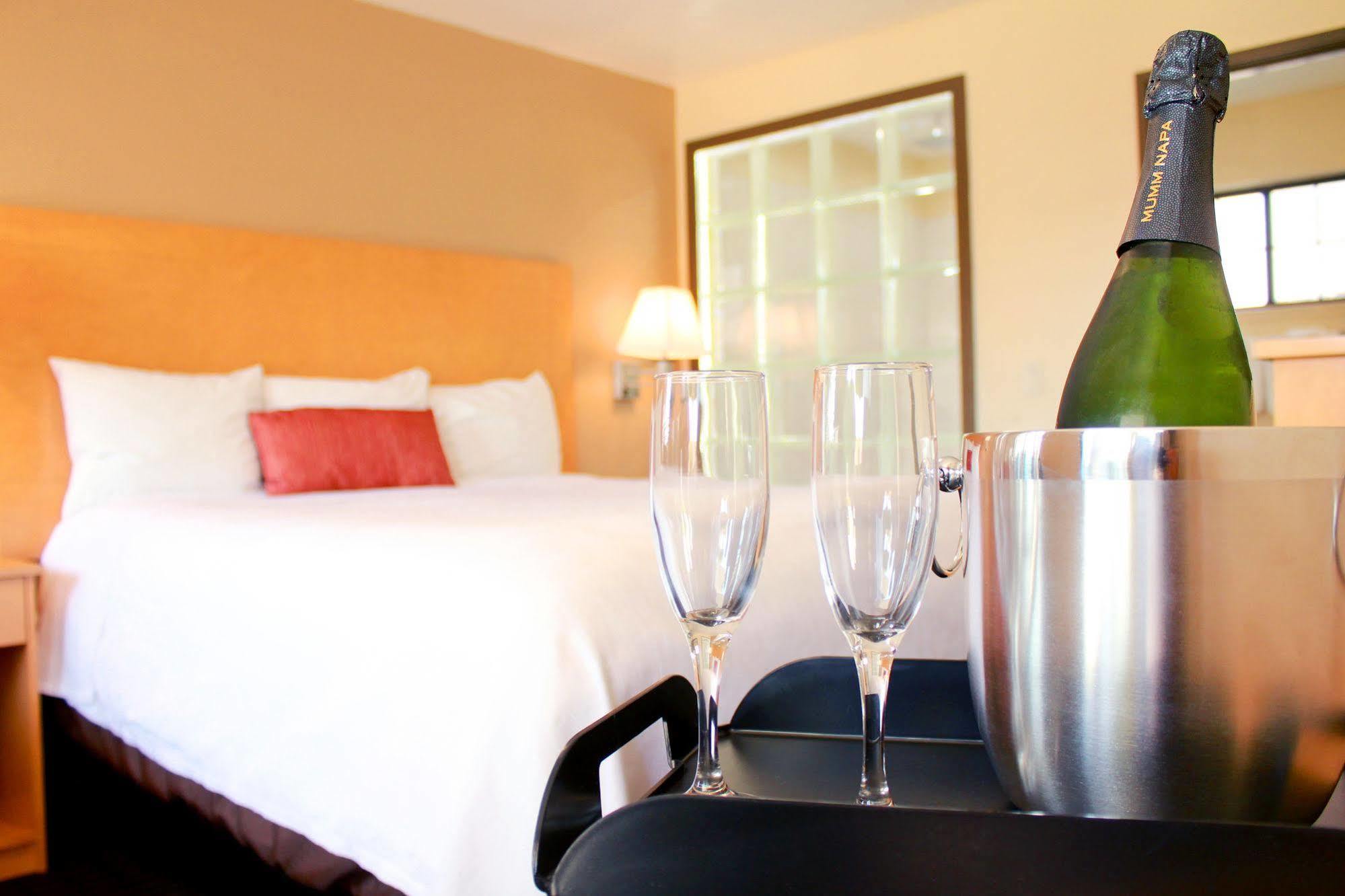 Travelodge By Wyndham บาเยโค ภายนอก รูปภาพ