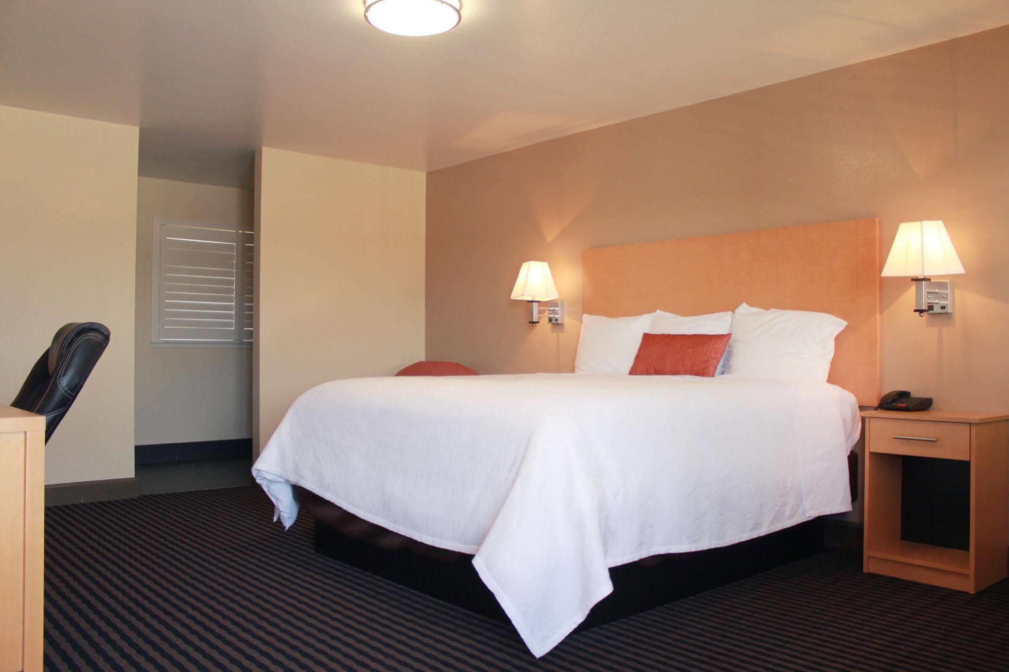 Travelodge By Wyndham บาเยโค ภายนอก รูปภาพ